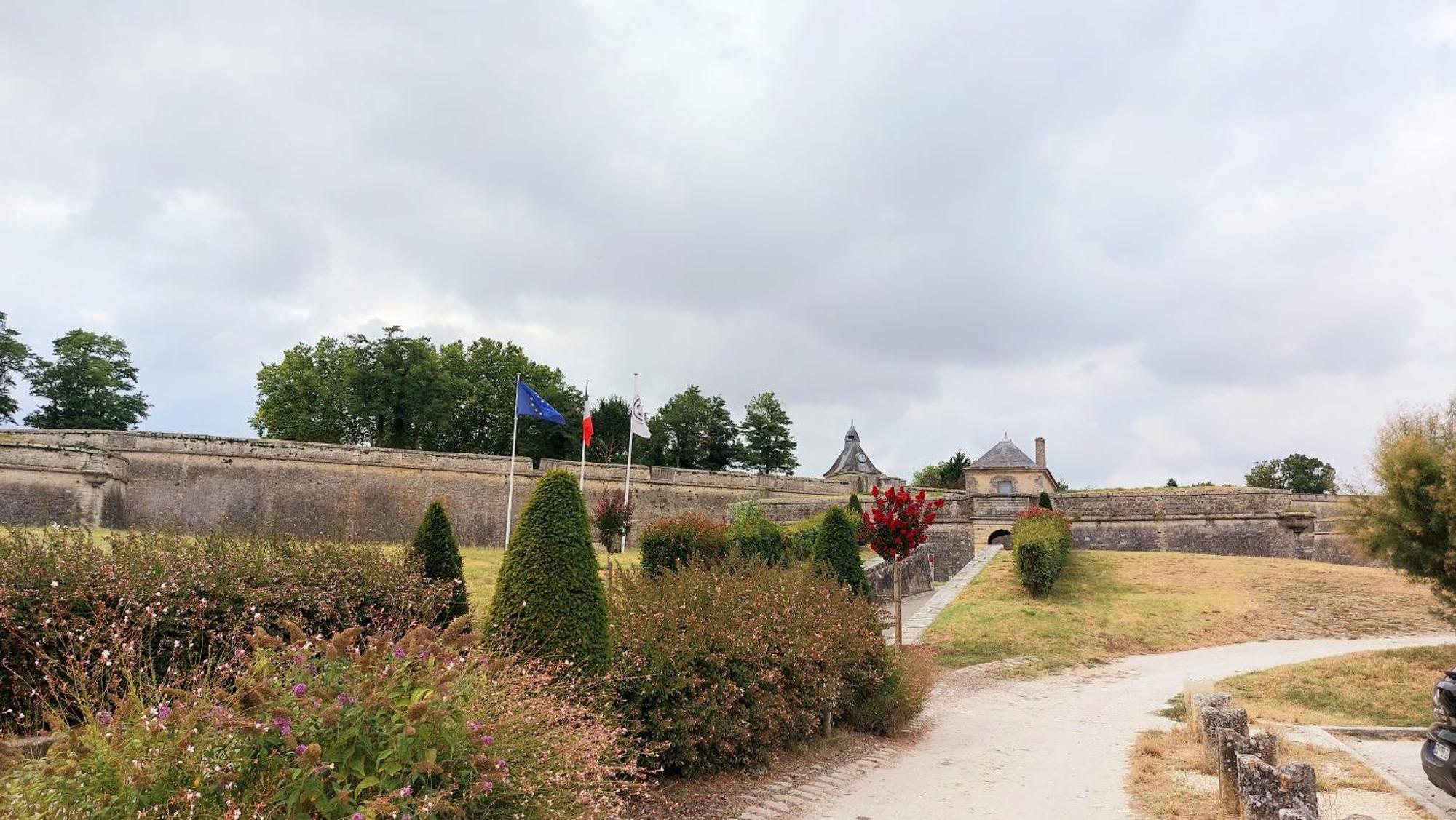 Duplex Cocoon - 10 Min De Blaye - 20 Min Cnpe - Wifi - Tv Hd Appartement Saint-Seurin-de-Cursac Buitenkant foto